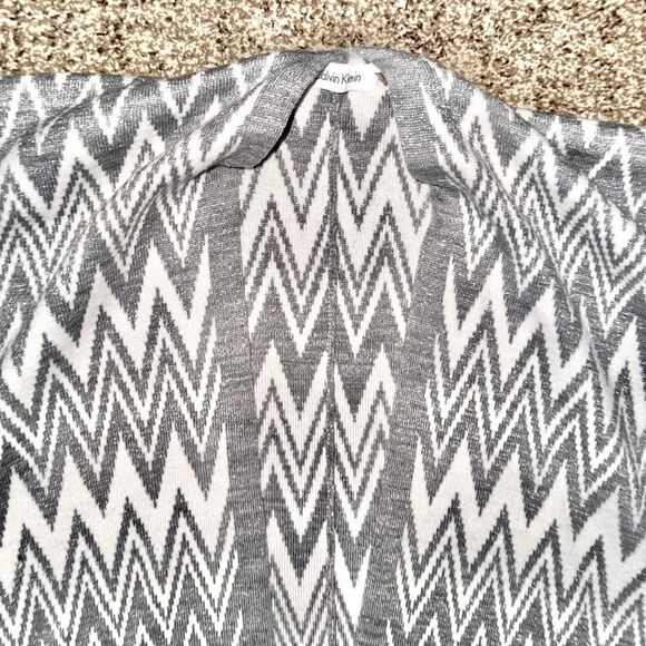 Calvin Klein Womens Grey White Pattern Scarf Shawl - Picture 2 of 8